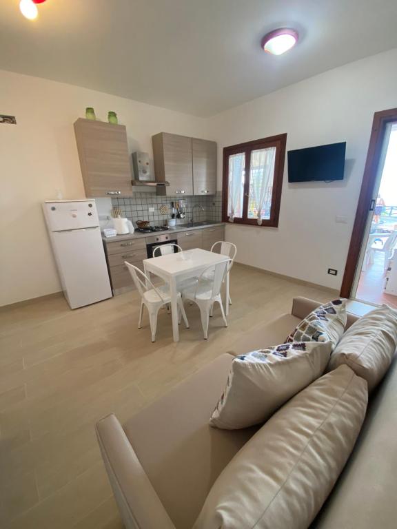 Kuchyň nebo kuchyňský kout v ubytování Hibiscus Apartment-casa per le vacanze vicino tropea