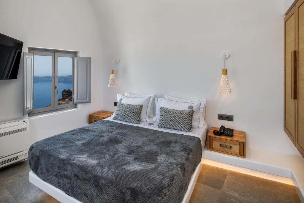 Postel nebo postele na pokoji v ubytování Eteoro Suites