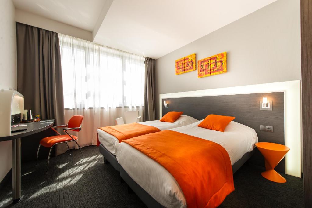 Postel nebo postele na pokoji v ubytování Hôtel Restaurant Athena Spa