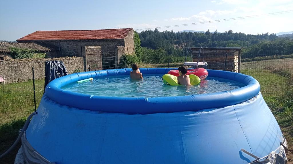 two people are in a large blue inflatable at la ferme de fenivou in Boulieu-lès-Annonay
