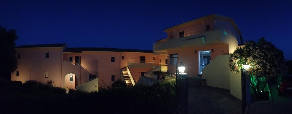 Budova, kde se aparthotel nachází