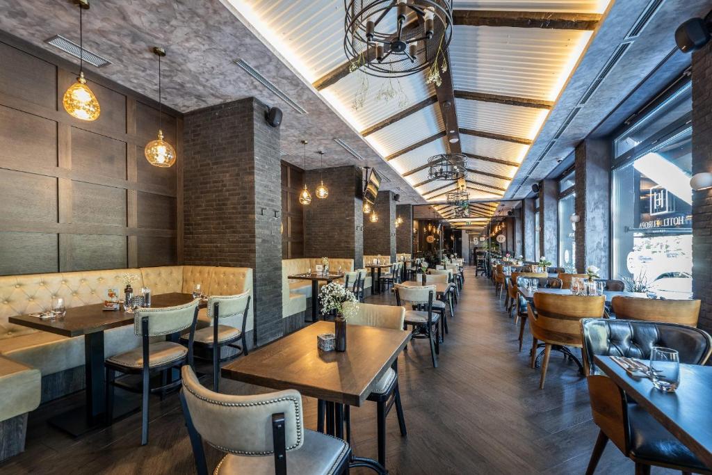 A seating area at HOTEL EUROPA