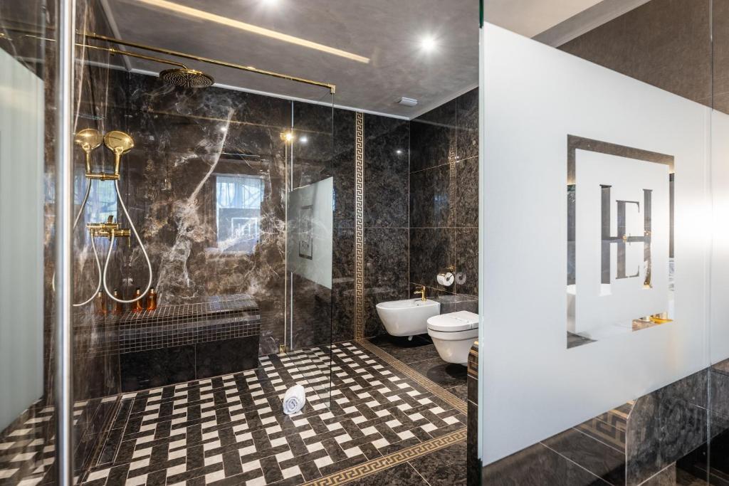 A bathroom at HOTEL EUROPA