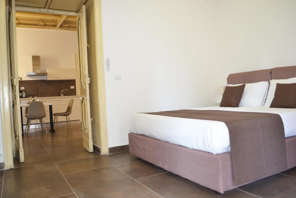 A bed or beds in a room at questo rinascimento CASA NEWMAN