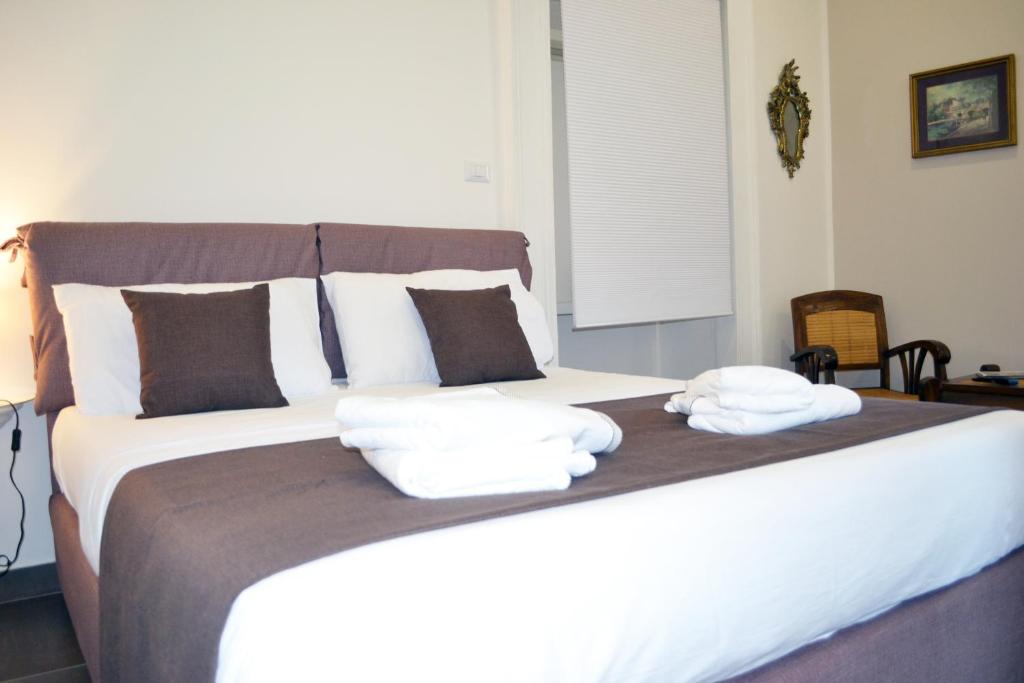 A bed or beds in a room at questo rinascimento CASA NEWMAN