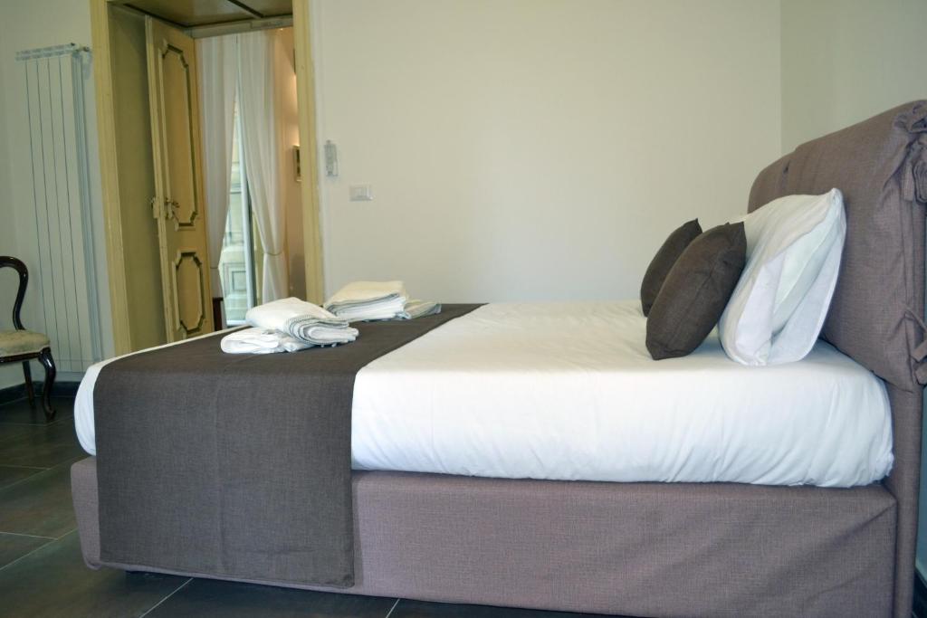 A bed or beds in a room at questo rinascimento CASA NEWMAN