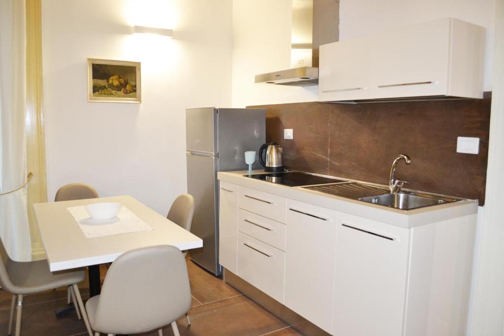 A kitchen or kitchenette at questo rinascimento CASA NEWMAN