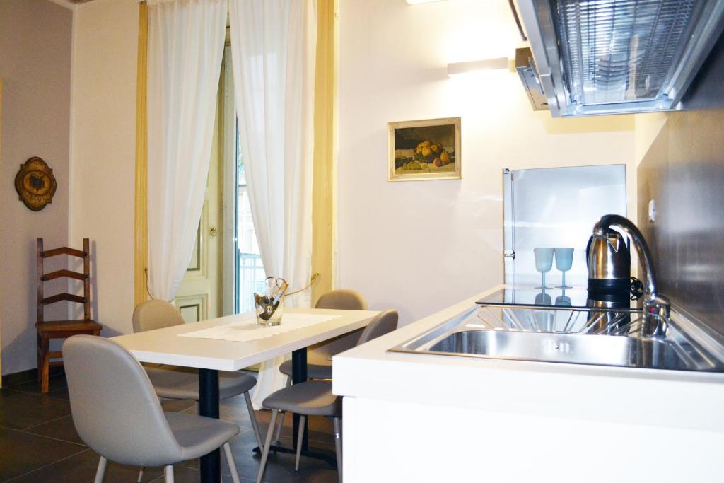 A kitchen or kitchenette at questo rinascimento CASA NEWMAN