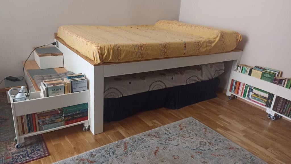 A bed or beds in a room at Apartment Sole and Luna in city center