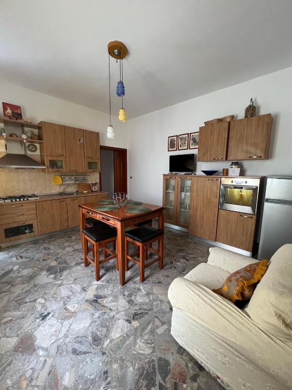 A kitchen or kitchenette at Casa Aurora