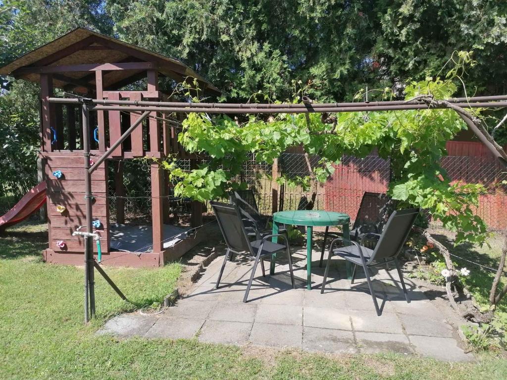 Vonkajšia záhrada v ubytovaní Apartment in Zamardi/Balaton 20348