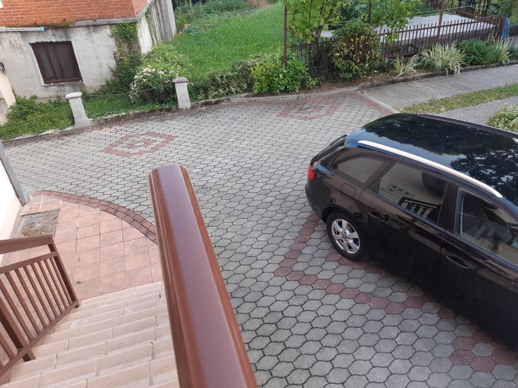 a car parked on the driveway of a house at Obiteljska kuća u centru Posušja in Posušje