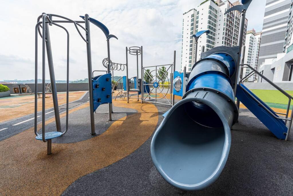 an empty playground with a slide and a monkey bars at Simfoni Tower 3R2B 8pax @C180@Chr Trader Square in Seri Kembangan
