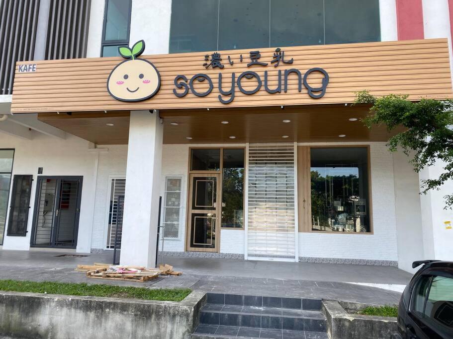 a store with a sign with an apple on it at Simfoni Tower 3R2B 8pax @C180@Chr Trader Square in Seri Kembangan