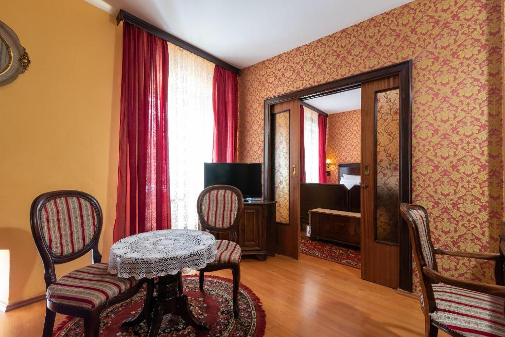 TV a/nebo společenská místnost v ubytování Heritage Hotel Pasike
