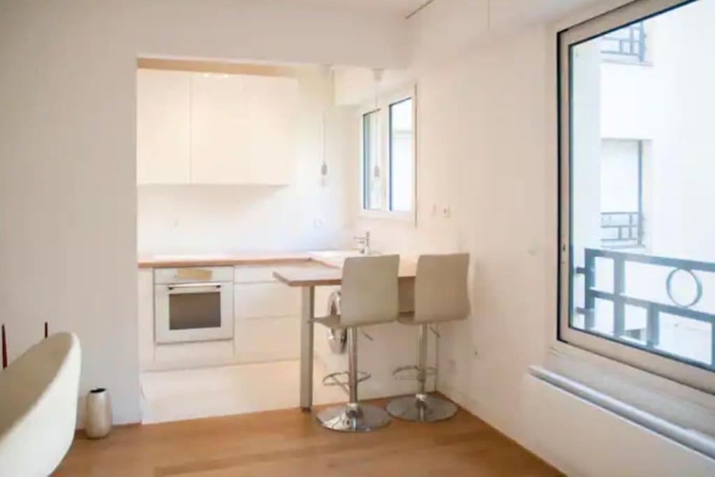 Una cocina o cocineta en Logement entier : appartement &bull; Chez Cecile