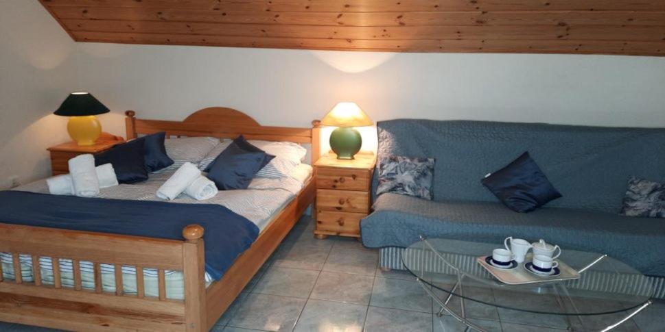 Postel nebo postele na pokoji v ubytování Akama Rewal
