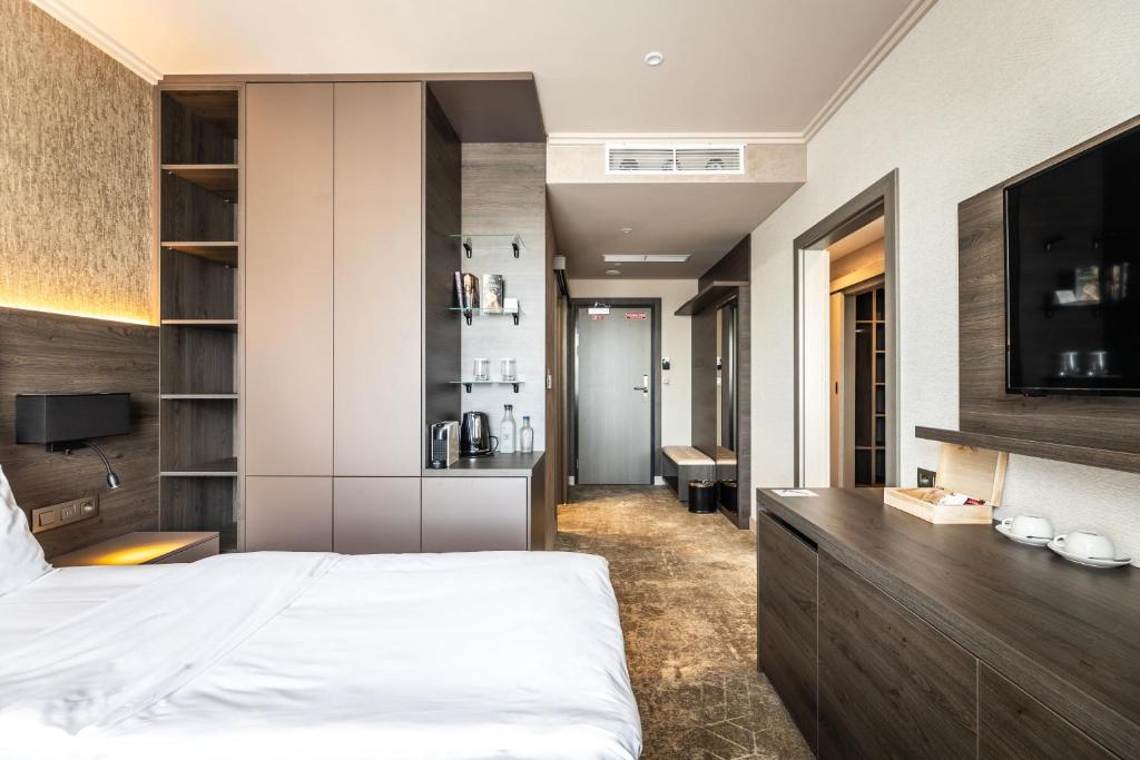 A bed or beds in a room at HOTEL EUROPA