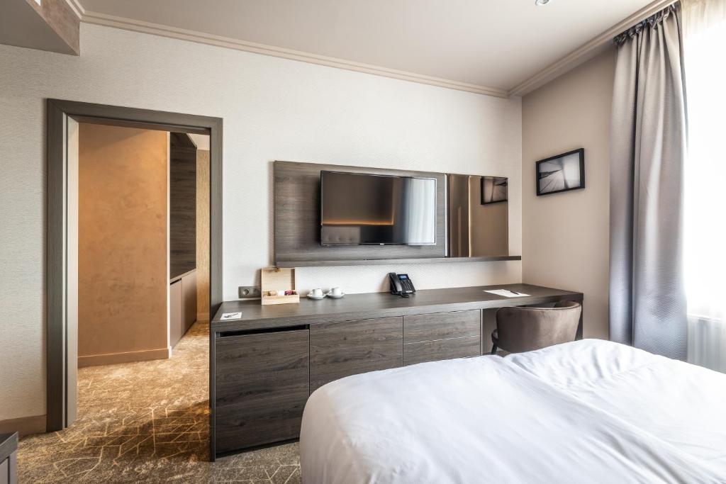A bed or beds in a room at HOTEL EUROPA