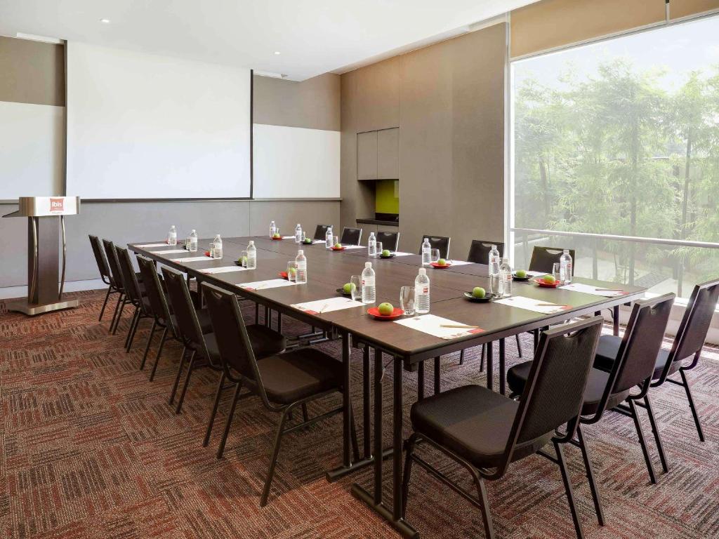 A área empresarial e/ ou a sala de conferências de Ibis Melaka
