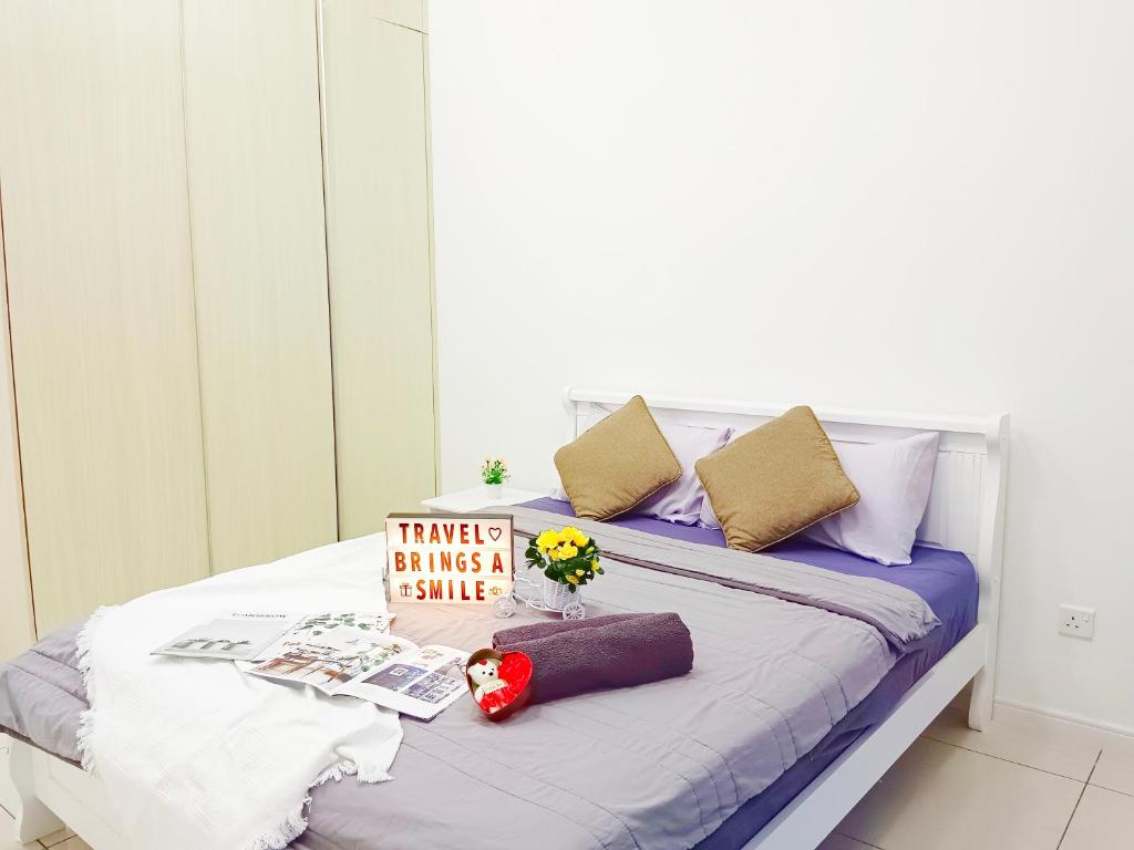 Postel nebo postele na pokoji v ubytování Medini Elysia Park , 3 min to Legoland, Netflix By Hint Homestay
