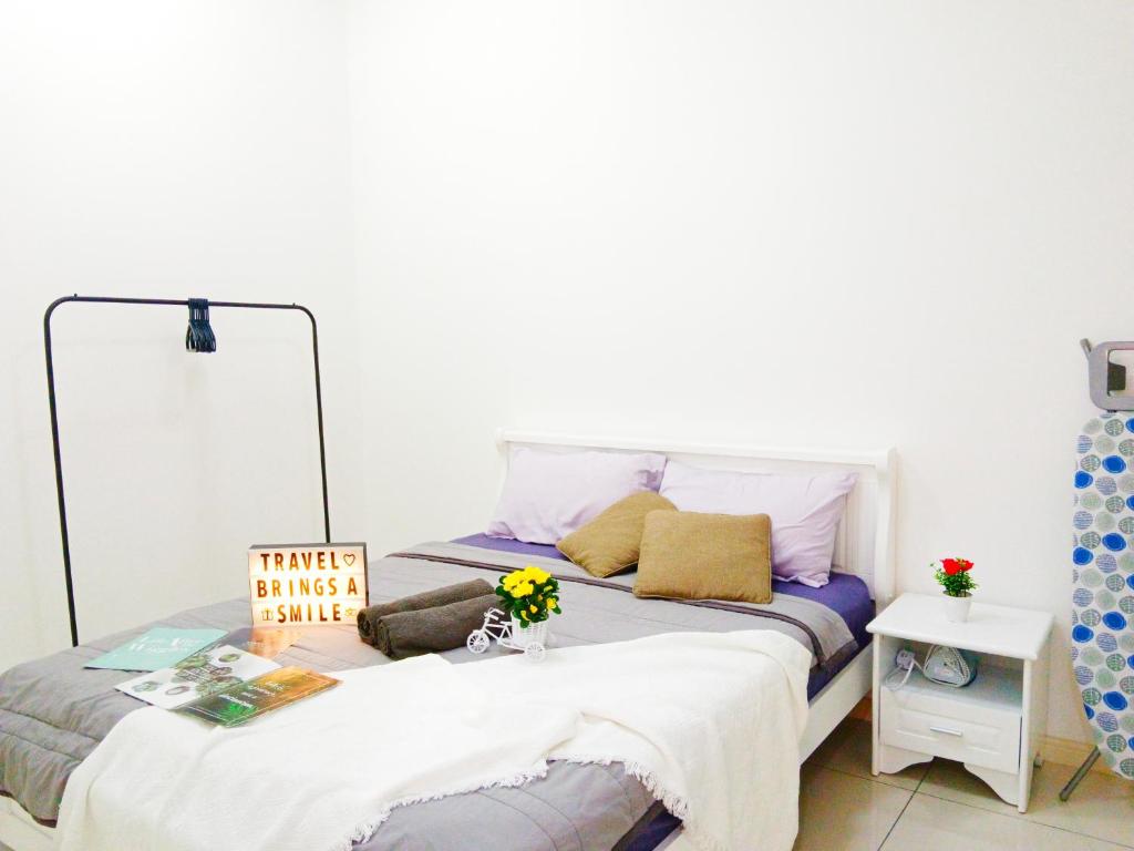 Postel nebo postele na pokoji v ubytování Medini Elysia Park , 3 min to Legoland, Netflix By Hint Homestay