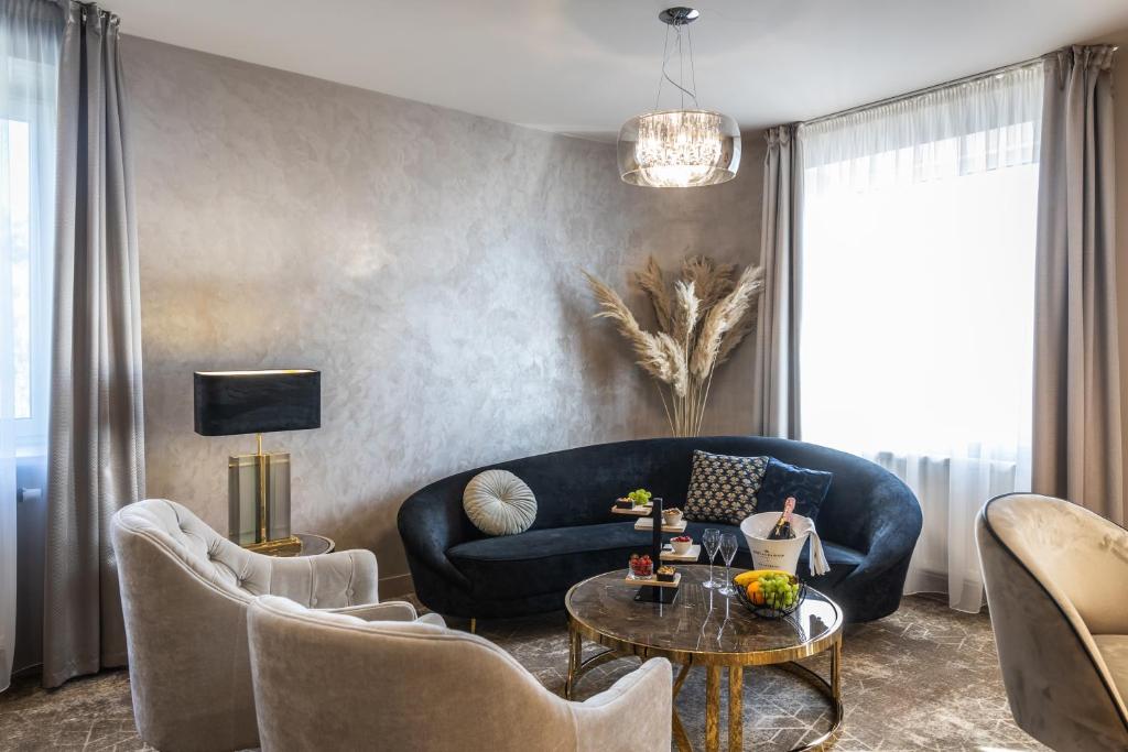 A seating area at HOTEL EUROPA