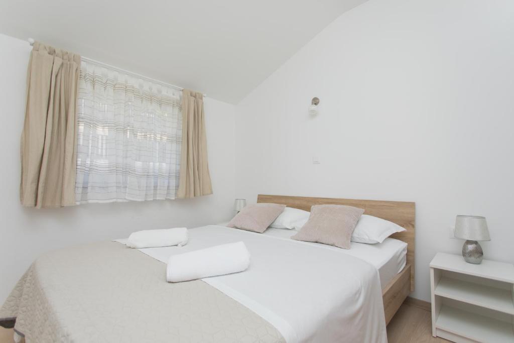 Beach Apartments Mediteran - Deluxe Double Room With Balcony And Sea View