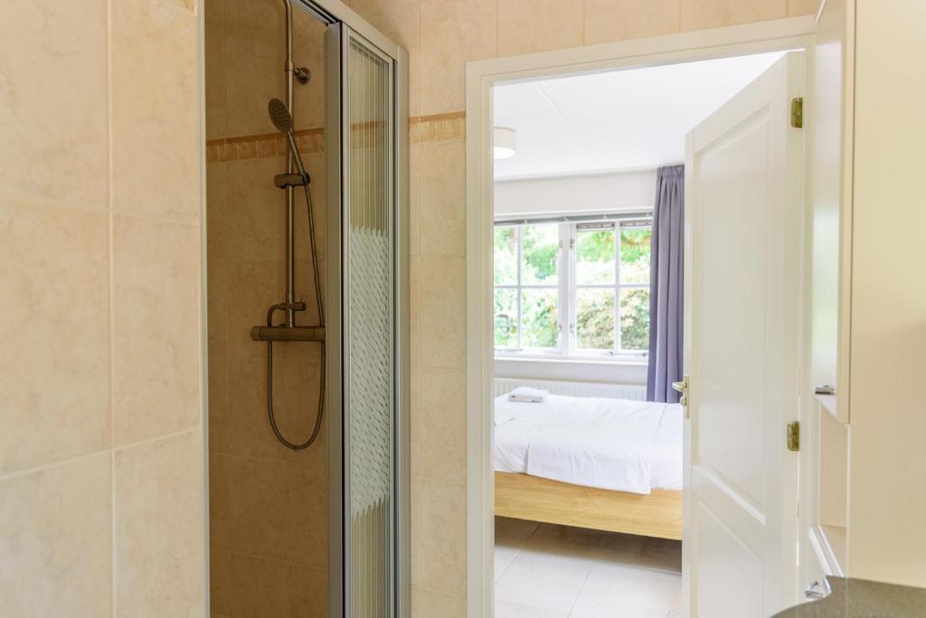 Postel nebo postele na pokoji v ubytování LUXE vakantiehuis voor 6P voorzien van alle gemakken @Veluwe