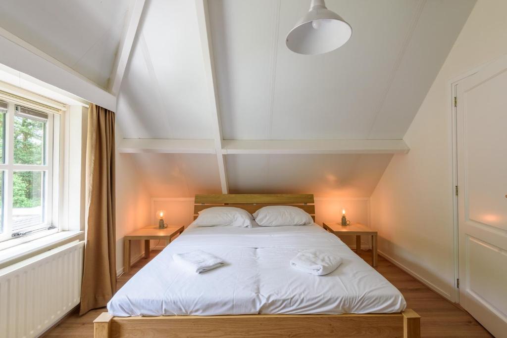 Postel nebo postele na pokoji v ubytování LUXE vakantiehuis voor 6P voorzien van alle gemakken @Veluwe