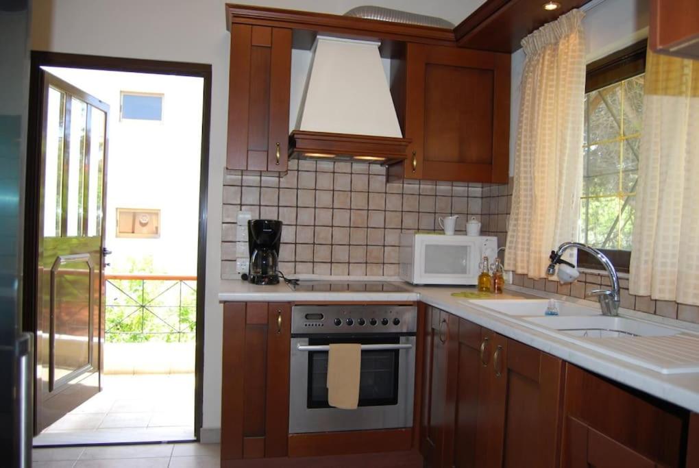Kuchyň nebo kuchyňský kout v ubytování Luna Apartment, Rafina