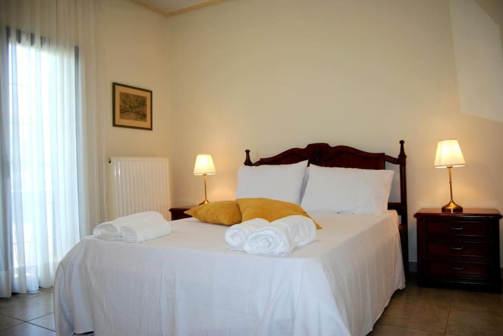 Postel nebo postele na pokoji v ubytování Luna Apartment, Rafina