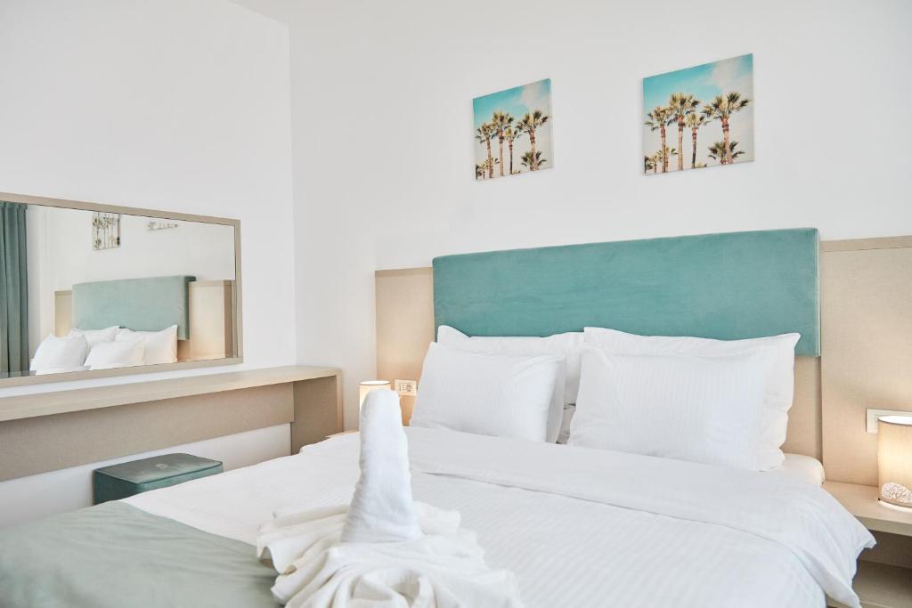 Кровать или кровати в номере Excelsior Apartaments Mamaia Nord