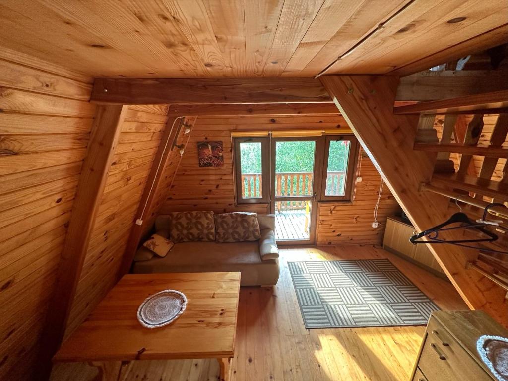 an overhead view of a living room in a log cabin at Domek na górze z pięknym widokiem in Bukowiec
