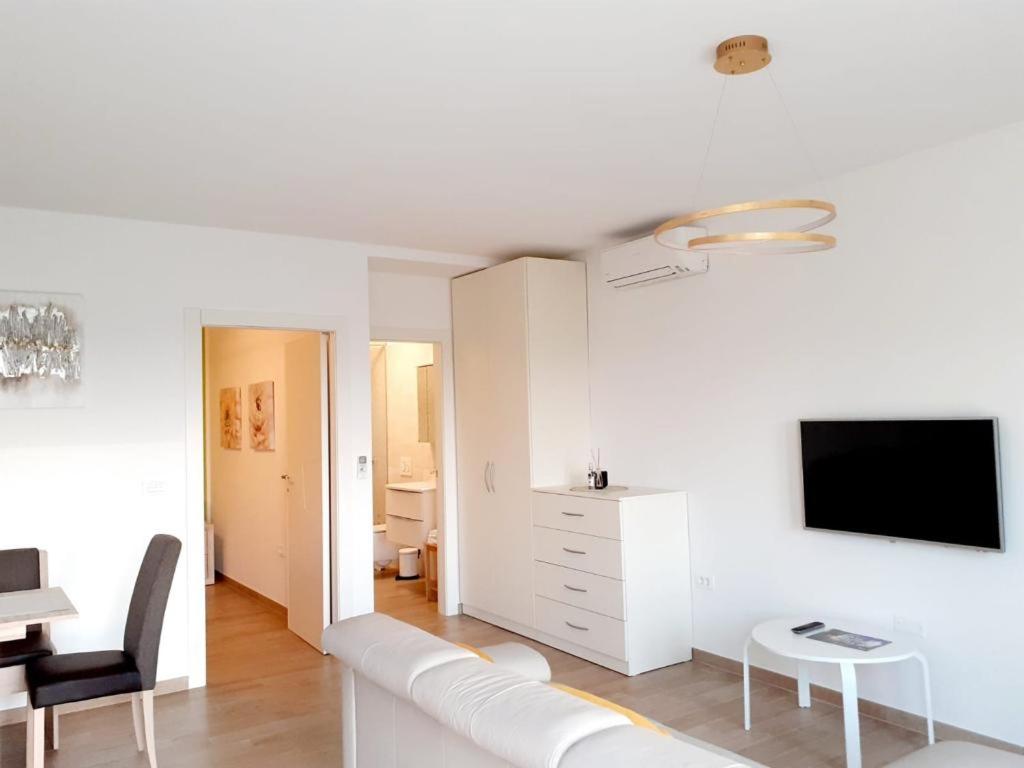 TV a/nebo společenská místnost v ubytování Apartment Nona Ervina