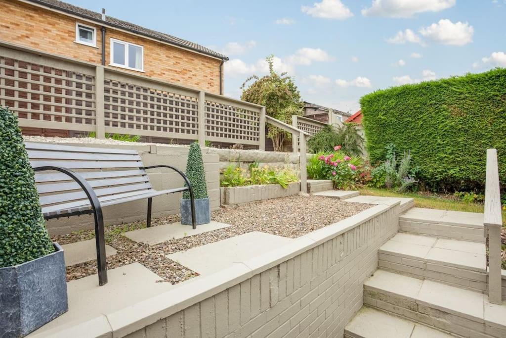 Zahrada ubytování Delightful Garforth Home