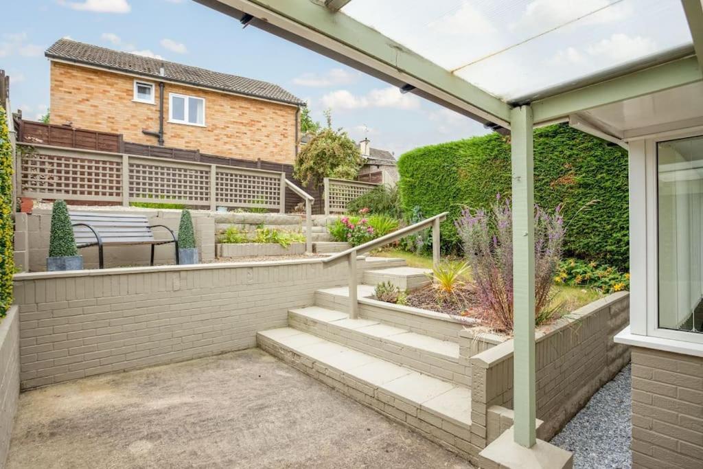 Zahrada ubytování Delightful Garforth Home
