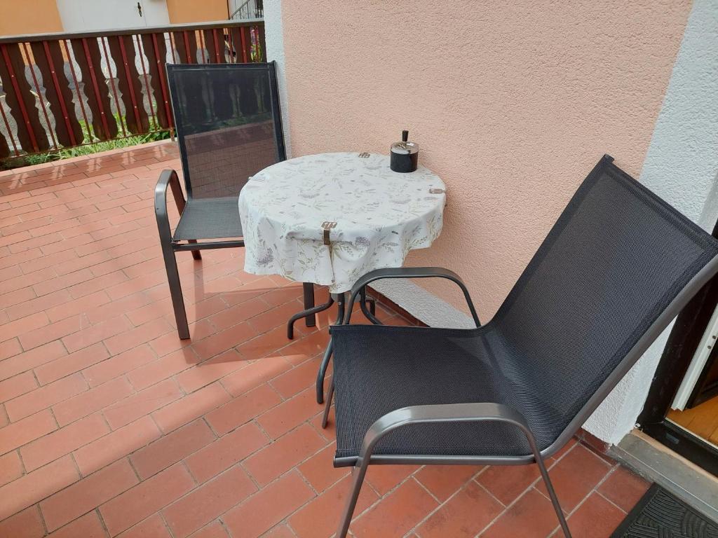 Een balkon of terras bij Wohnung mit Charme in Pinsdorf