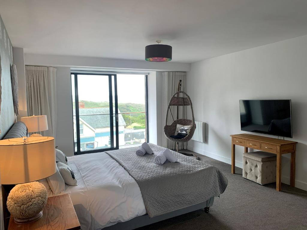 12 Woolacombe East - Luxury Apartment at Byron Woolacombe, only 4 minute walk to Woolacombe Beach! - Three-Bedroom Apartment
