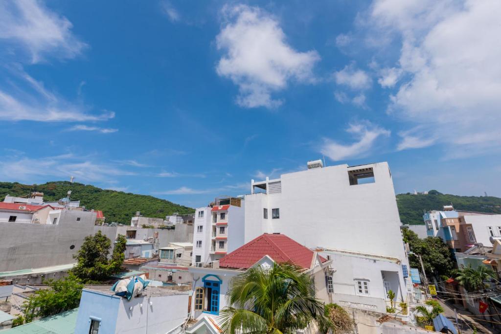 Nha Nghi Truong Phat