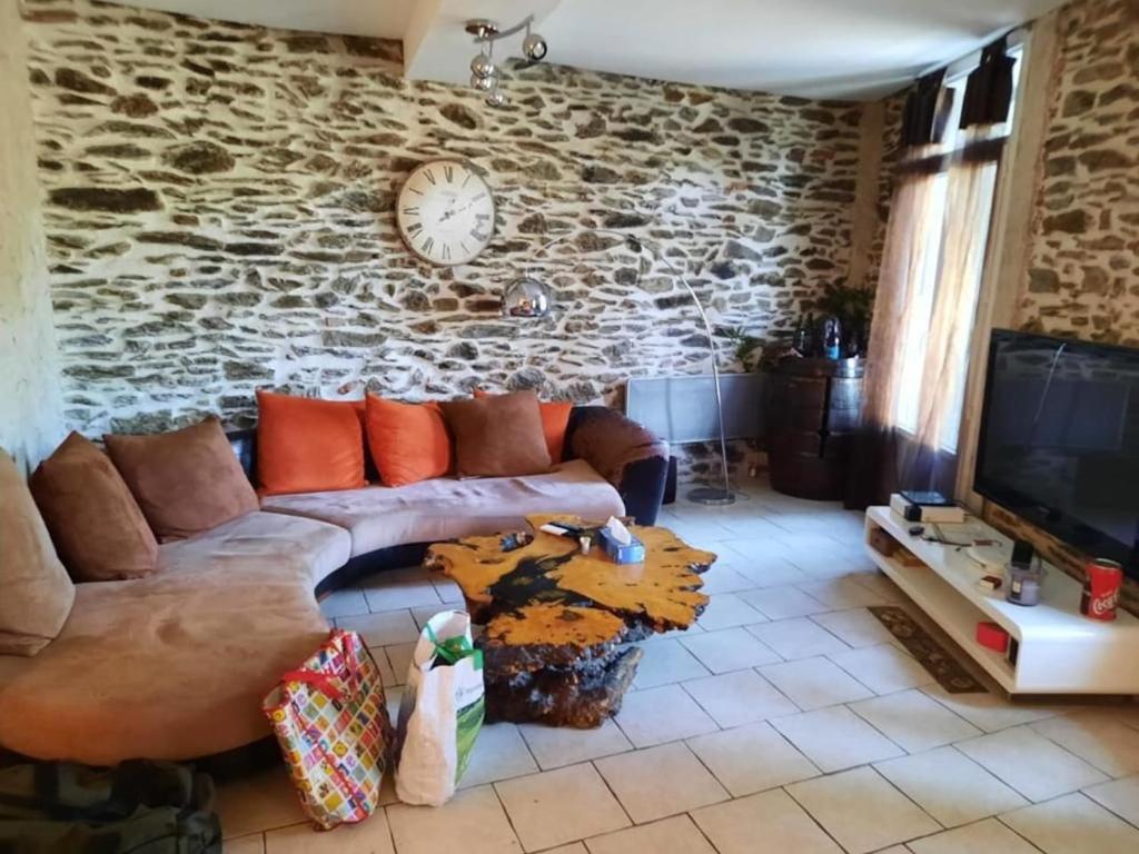 a living room with a couch and a clock on a wall at Collioure appartement hyper centre in Collioure