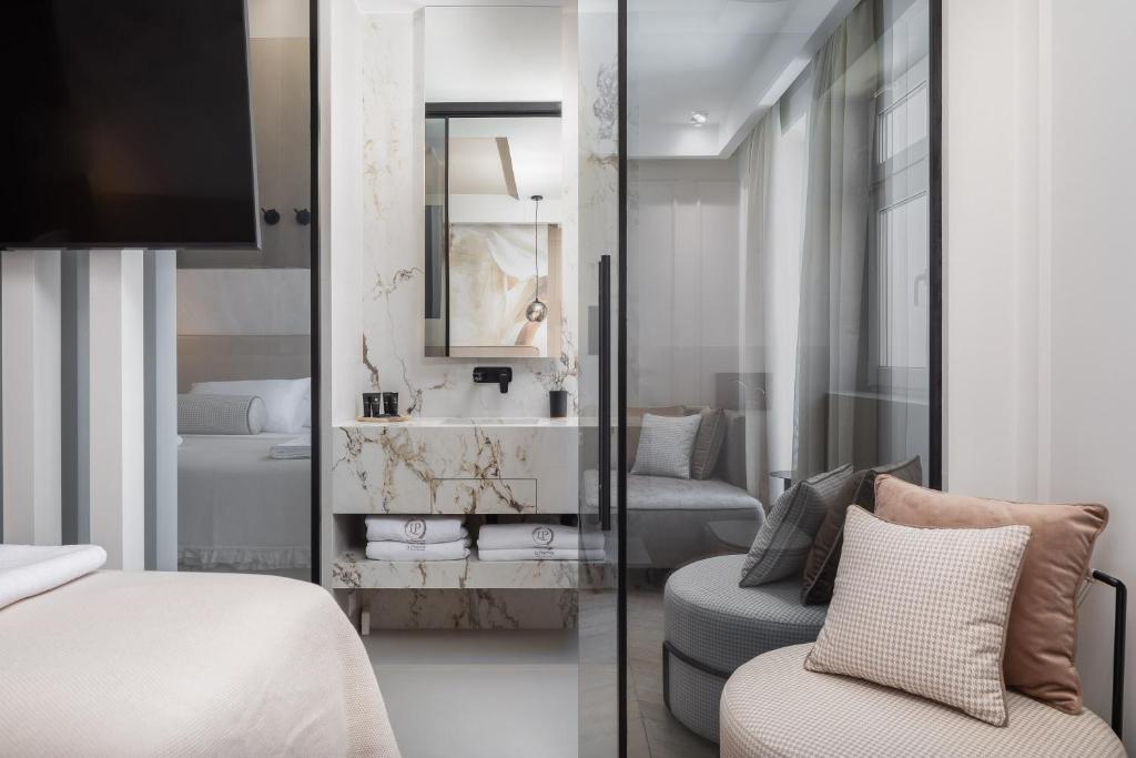 Posezení v ubytování Luxury rooms Le Prestige Few Minutes from Split's Iconic Waterfront