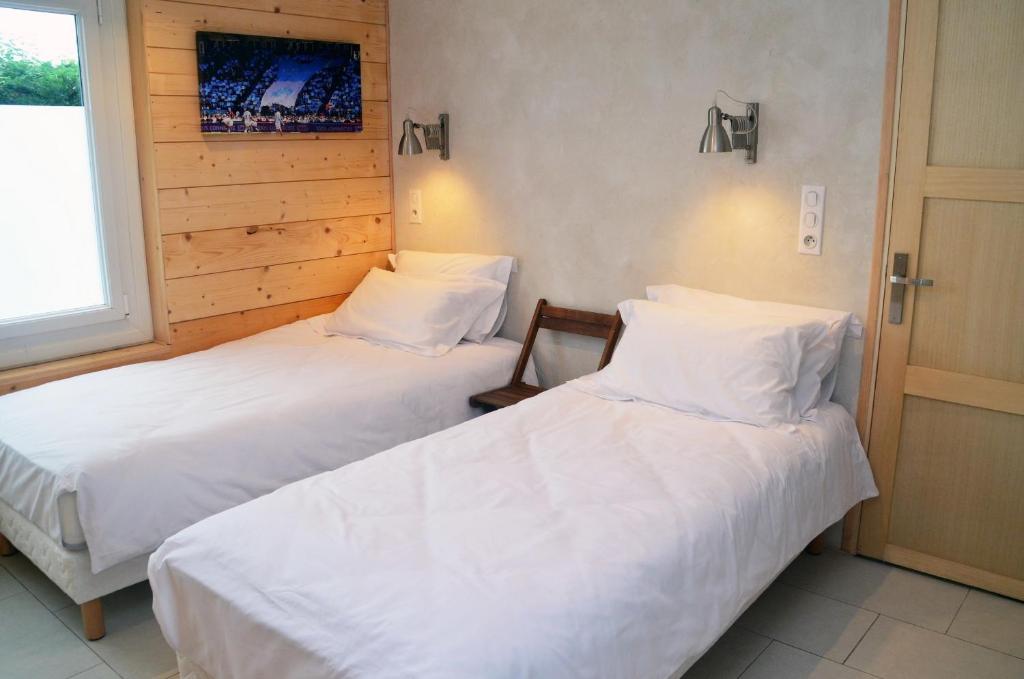 Maison d'hôtes MIRADOUR - Family Room With Private Bathroom