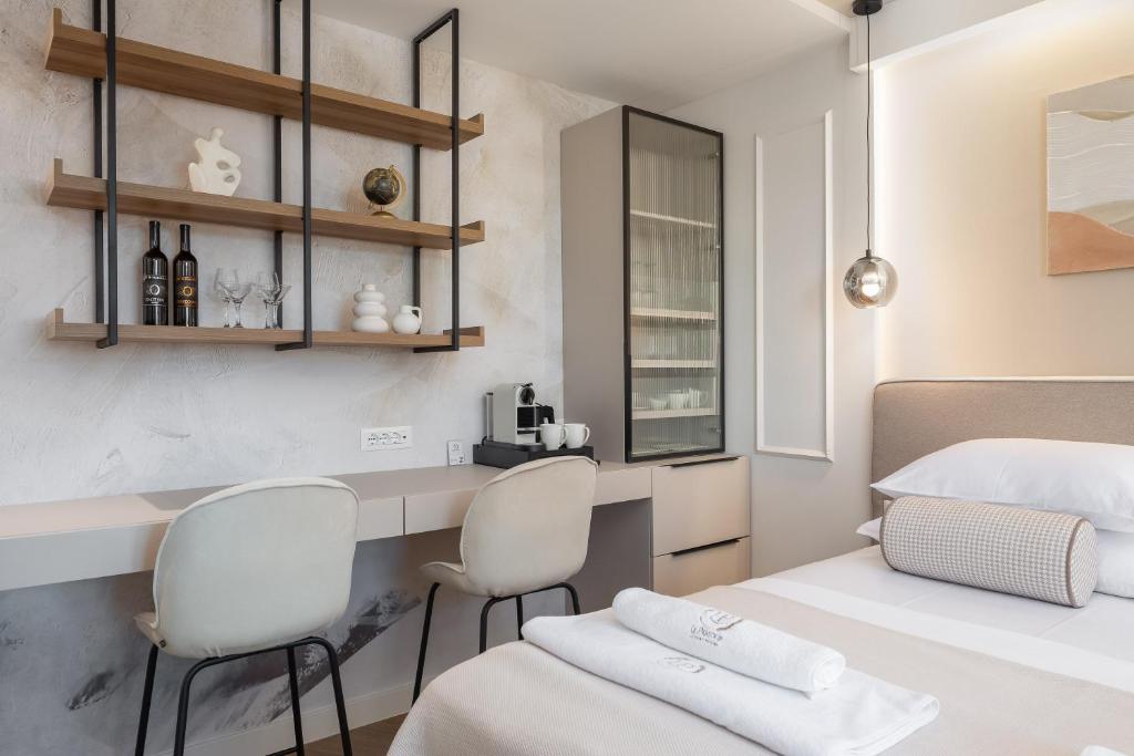 Postel nebo postele na pokoji v ubytování Luxury rooms Le Prestige Few Minutes from Split's Iconic Waterfront