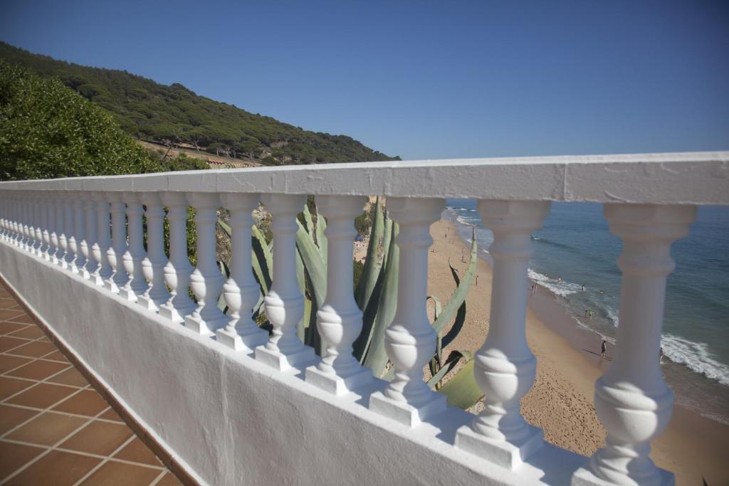 a balcony with a view of the beach at Hostal Mar de Frente in Los Caños de Meca