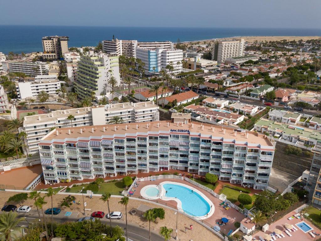 Bazén v ubytování Ideal Location Beach Flat nebo v jeho okolí