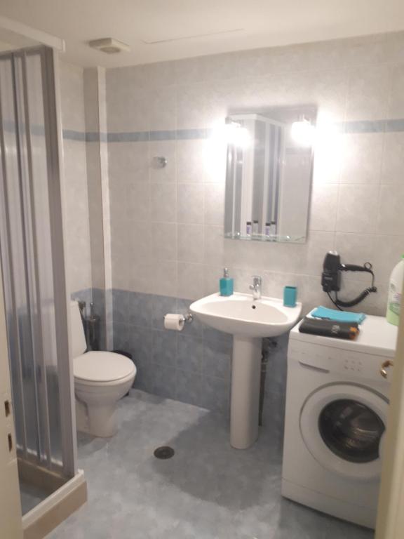 A bathroom at OSCAR STUDIO KALAMATA city centre