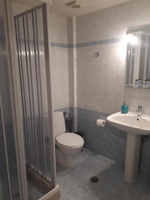 A bathroom at OSCAR STUDIO KALAMATA city centre