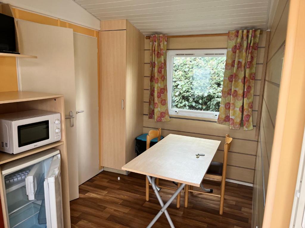 Kuchyň nebo kuchyňský kout v ubytování Camping De Collignon