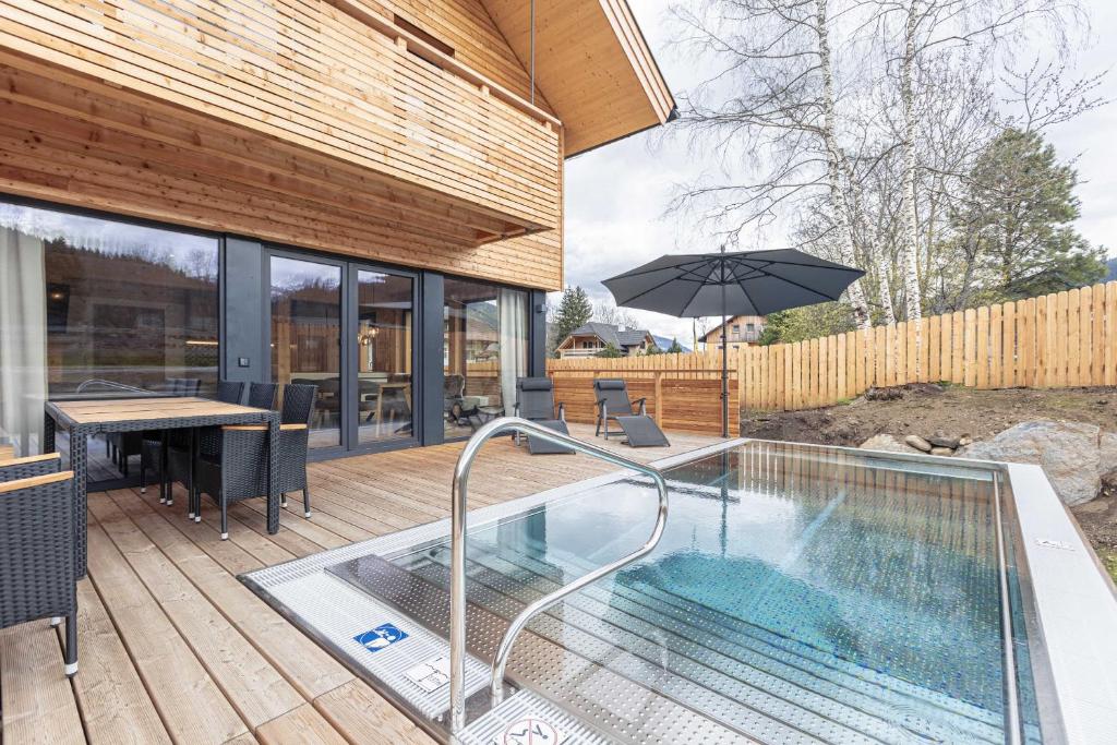 Bazén v ubytování Kreischberg Pool Villas & Penthouses by ALPS RESORTS nebo v jeho okolí